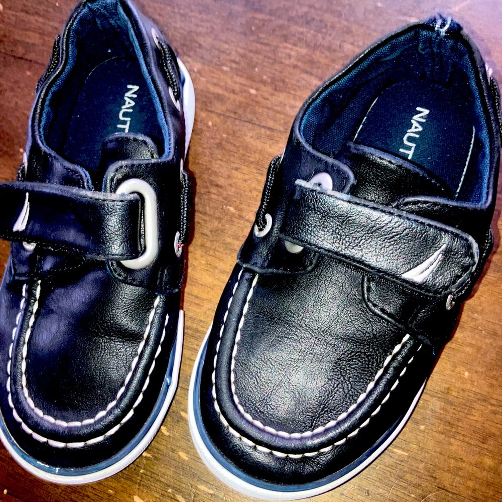 Boys shoes